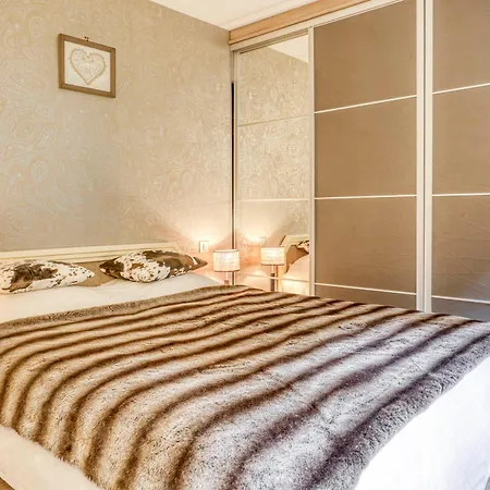 2 Pieces Pour 4 Pers. A Avec Parking Et Wifi, Proche Centre - Fr-1-453-307 דירה *